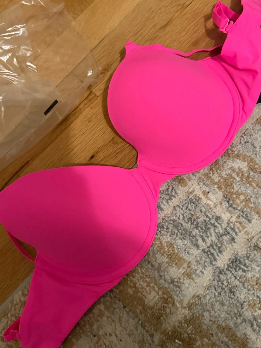 Skims firs everybody tshrt bra in Hot pink